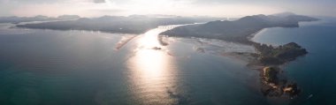 Koh Lanta, Krabi, Tayland 'daki Laem Kho Kwang Sahili' nin havadan görüntüsü. Yüksek kalite fotoğraf