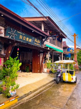 Koh Lanta eski kasaba sokak manzarası, Krabi, Tayland. Yüksek kalite fotoğraf