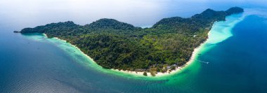 Trang, Tayland, Güney Asya 'daki Koh Kradan adasının havadan görüntüsü