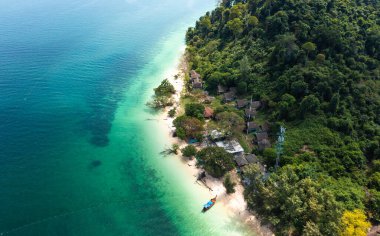 Trang, Tayland, Güney Asya 'daki Koh Kradan adasının havadan görüntüsü