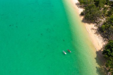 Trang, Tayland, Güney Asya 'daki Koh Kradan adasının havadan görüntüsü