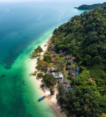 Trang, Tayland, Güney Asya 'daki Koh Kradan adasının havadan görüntüsü