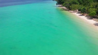 Trang, Tayland, Güney Asya 'daki Koh Kradan adasının havadan görüntüsü