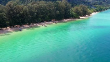 Trang, Tayland, Güney Asya 'daki Koh Kradan adasının havadan görüntüsü