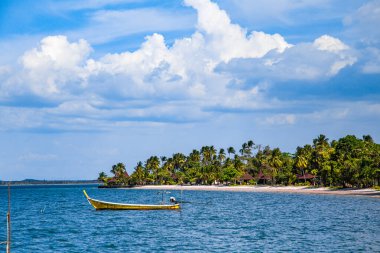 Koh Mook ya da koh Muk adasında uzun kuyruklu sahil manzaralı, Trang, Tayland, Güney Asya