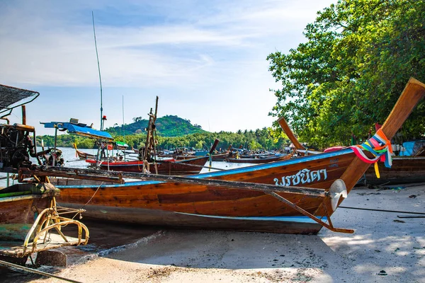 Vista Praia Com Barcos Cauda Longa Koh Mook Koh Muk — Fotografia de Stock