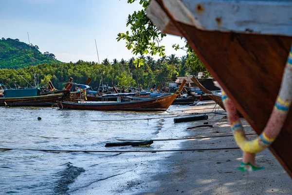Vue Sur Plage Avec Des Bateaux Longue Queue Koh Mook — Photo