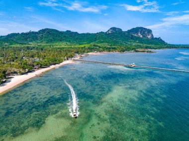 Koh Mook ya da Koh Muk adasının Trang, Tayland, Güney Doğu Asya 'daki havadan görünüşü
