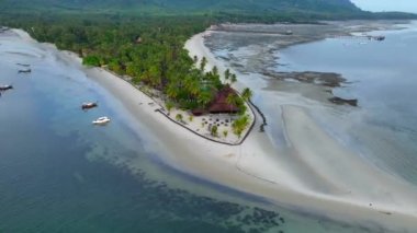 Koh Mook ya da Koh Muk adasının Trang, Tayland, Güney Doğu Asya 'daki havadan görünüşü