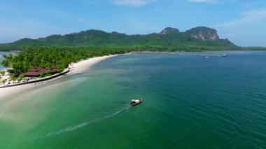 Koh Mook ya da Koh Muk adasının Trang, Tayland, Güney Doğu Asya 'daki havadan görünüşü