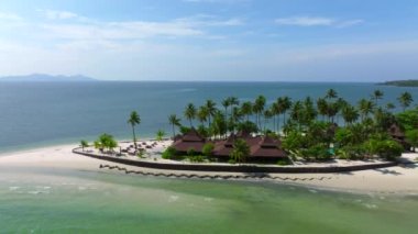 Koh Mook ya da Koh Muk adasının Trang, Tayland, Güney Doğu Asya 'daki havadan görünüşü