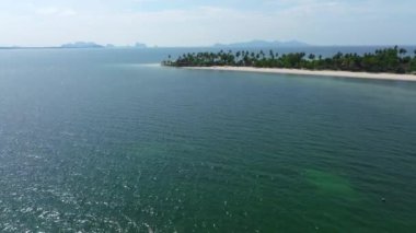 Koh Mook ya da Koh Muk adasının Trang, Tayland, Güney Doğu Asya 'daki havadan görünüşü