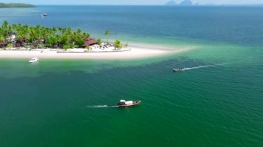 Koh Mook ya da Koh Muk adasının Trang, Tayland, Güney Doğu Asya 'daki havadan görünüşü