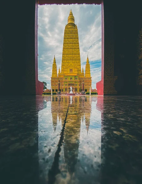Wat Mahathat Wichir Kol Krabi Thailand South East Asia — стоковое фото