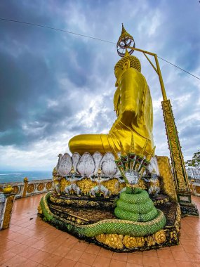 Tayland, Krabi 'deki Wat Tham Suea ya da Kaplan Mağarası Tapınağı' nın havadan görünüşü.