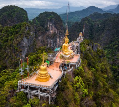 Tayland, Krabi 'deki Wat Tham Suea ya da Kaplan Mağarası Tapınağı' nın havadan görünüşü.