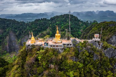 Tayland, Krabi 'deki Wat Tham Suea ya da Kaplan Mağarası Tapınağı' nın havadan görünüşü.