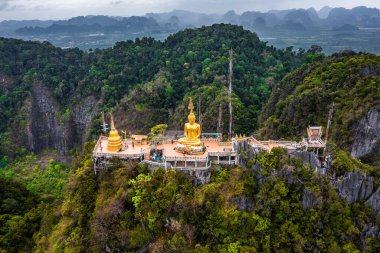 Tayland, Krabi 'deki Wat Tham Suea ya da Kaplan Mağarası Tapınağı' nın havadan görünüşü.