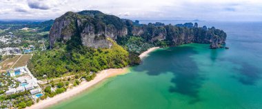 Tayland, Krabi 'deki Ao Nang Sahili' nin havadan görüntüsü.