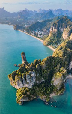 Tayland, Krabi 'deki Ao Nang Sahili' nin havadan görüntüsü.