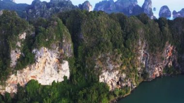Tayland, Krabi 'deki Ao Nang Sahili' nin havadan görüntüsü.