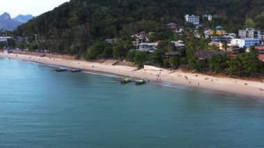 Tayland, Krabi 'deki Ao Nang Sahili' nin havadan görüntüsü.