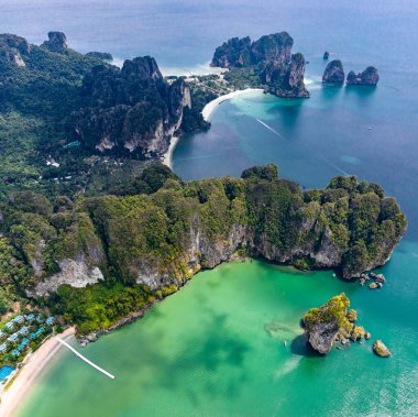 Phra nang Mağarası 'nın havadan görünüşü ya da Tayland, Krabi' deki Prenses Mağara Sahili. Yüksek kalite fotoğraf