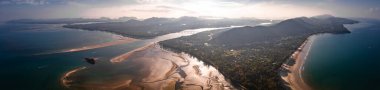 Koh Lanta, Krabi, Tayland 'daki Laem Kho Kwang Sahili' nin havadan görüntüsü. Yüksek kalite fotoğraf