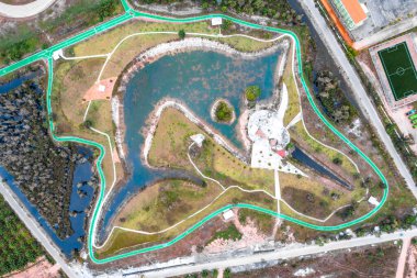 Tayland, Krabi 'de kılıç balığı gibi görünen bir parkın havadan görünüşü. Yüksek kalite fotoğraf