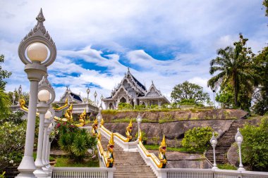 Tayland 'ın Yengeç kasabasındaki Wat Kaew Korawaram tapınağı. Yüksek kalite fotoğraf
