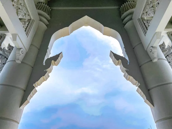 Świątynia Wat Kaew Korawaram Mieście Krabi Tajlandia Wysokiej Jakości Zdjęcie — Zdjęcie stockowe