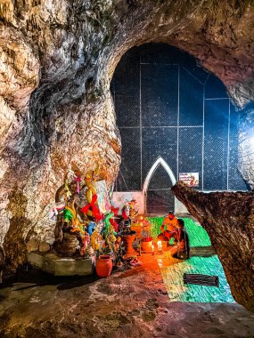 Wat Khao Aor mağara tapınağı, Phattalung, Tayland. Yüksek kalite fotoğraf