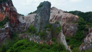 Songkhla, Tayland, Güney Asya 'daki Khao Khuha Dağı' nın havadan görüntüsü.