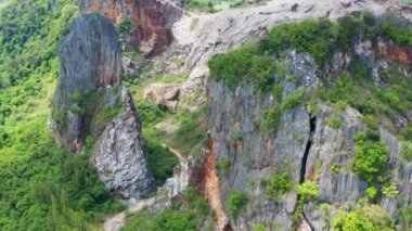Songkhla, Tayland, Güney Asya 'daki Khao Khuha Dağı' nın havadan görüntüsü.