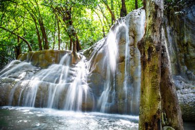 Namtok Wang Sai Tanga Şelalesi Satun Tayland 'da. Yüksek kalite fotoğraf
