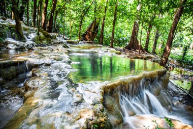 Namtok Wang Sai Tanga Şelalesi Satun Tayland 'da. Yüksek kalite fotoğraf