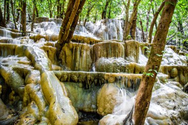 Namtok Wang Sai Tanga Şelalesi Satun Tayland 'da. Yüksek kalite fotoğraf