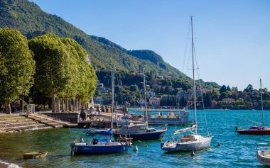 Kuzey İtalya, Avrupa 'daki Como Gölü' nün güneydoğu kıyısındaki Lecco şehrinin manzarası