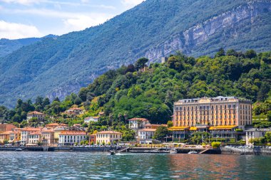 Lombardy, İtalya 'daki Como Gölü' ndeki Tremezzo köyünün manzarası. Yüksek kalite fotoğraf