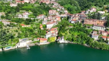 İtalya 'nın Como Gölü kıyısında bulunan Nesso' nun hava manzaralı bir köyü.