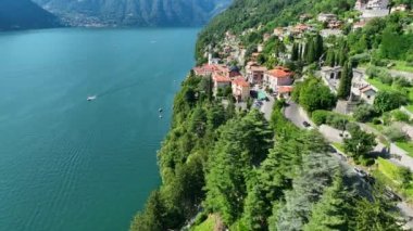 İtalya 'nın Como Gölü kıyısında bulunan Nesso' nun hava manzaralı bir köyü.