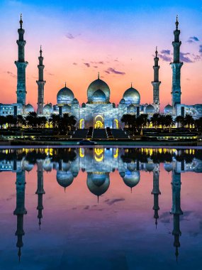 The Sheikh Zayed Grand Mosque at night, in Abu Dhabi, United Arab Emirates. High quality photo