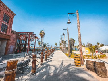 La Mer Sahili ve Dubai 'deki La Mer Merkezi, Birleşik Arap Emirlikleri. Yüksek kalite fotoğraf