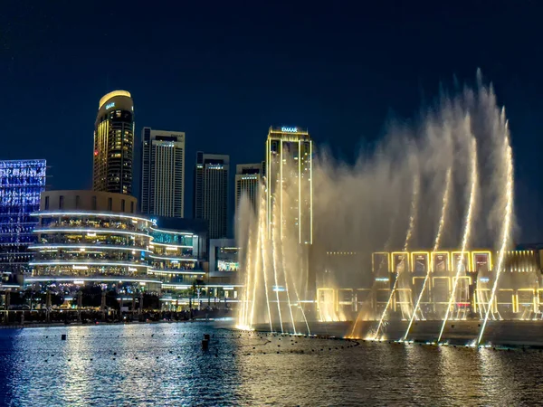 Шоу Dubai Fountain Озере Бурдж Халифа Центре Дубая Объединенные Арабские — стоковое фото