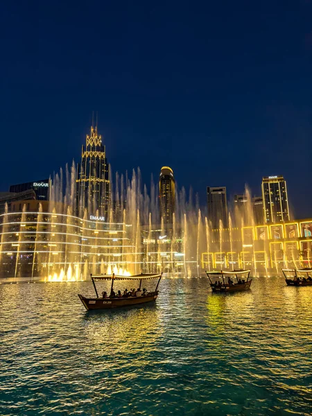 Шоу Dubai Fountain Озере Бурдж Халифа Центре Дубая Объединенные Арабские — стоковое фото