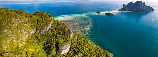 Koh Kai Tavuk Adası ve Ko Khom Krabi, Tayland, Güneydoğu Asya 'da.