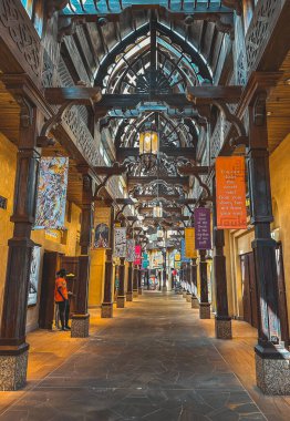 Dubai 'deki Souk Madinat Jumeirah' ın iç mekanı, Arap pazarı, BAE. Yüksek kalite fotoğraf