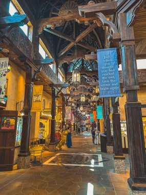 Dubai 'deki Souk Madinat Jumeirah' ın iç mekanı, Arap pazarı, BAE. Yüksek kalite fotoğraf