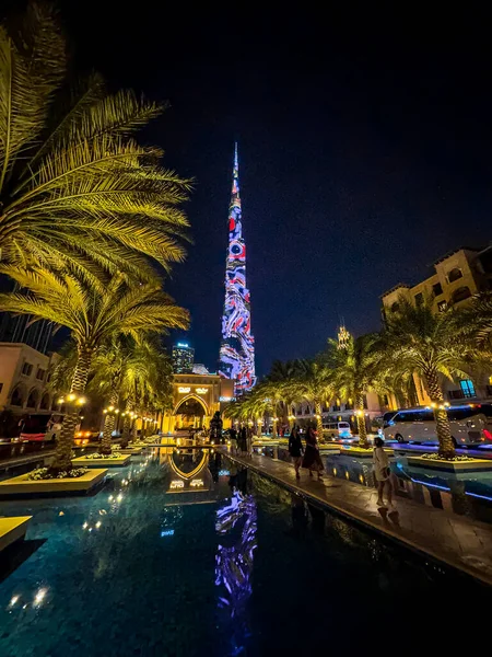 Dubai Belvárosa Négyzet Alakú Hely Pálmafákkal Burj Khalifa Backgrouund Egyesült — Stock Fotó