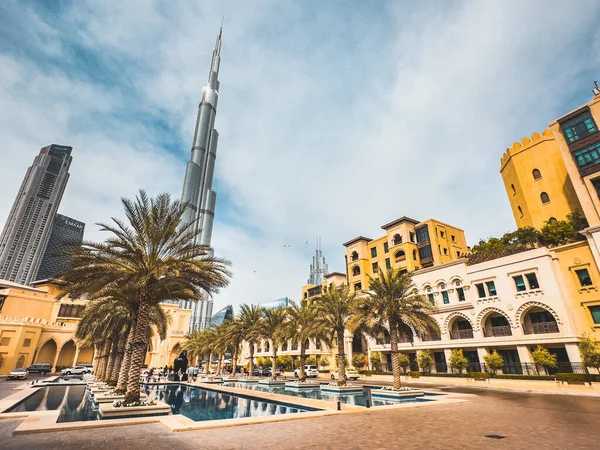 Дубай Центрі Міста Квадратне Місце Пальмами Ставком Burj Khalifa Задній — стокове фото
